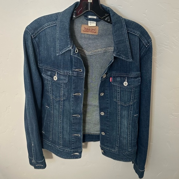 Levi's Jackets & Blazers - Women’s Classic Levi’s Denim Jean Jacket Medium
